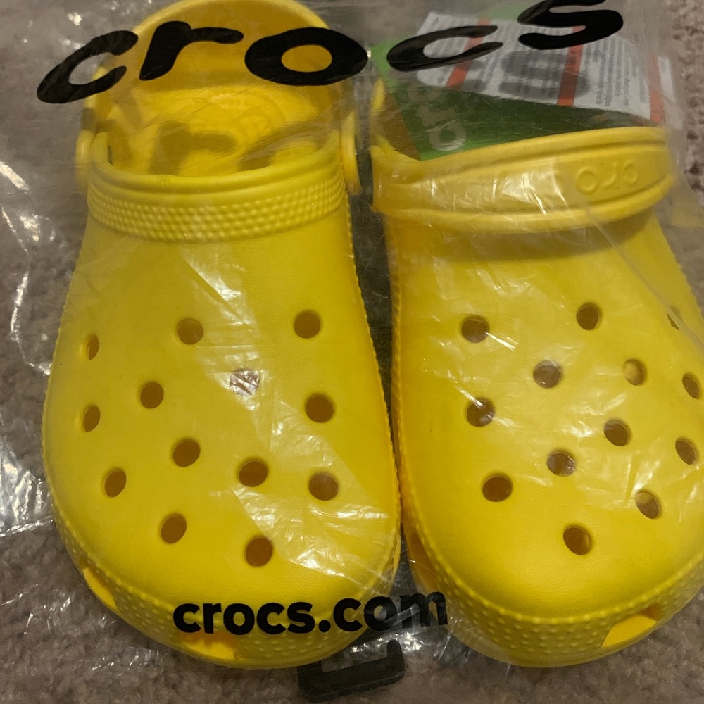 Girls/youth Yellow Crocs size 1J